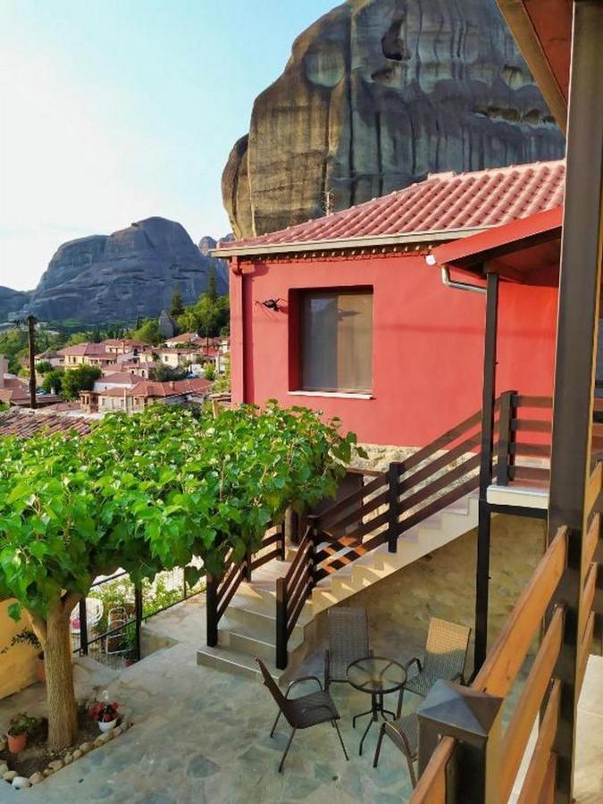 Guesthouse Kastelia กาลัมปากา ภายนอก รูปภาพ