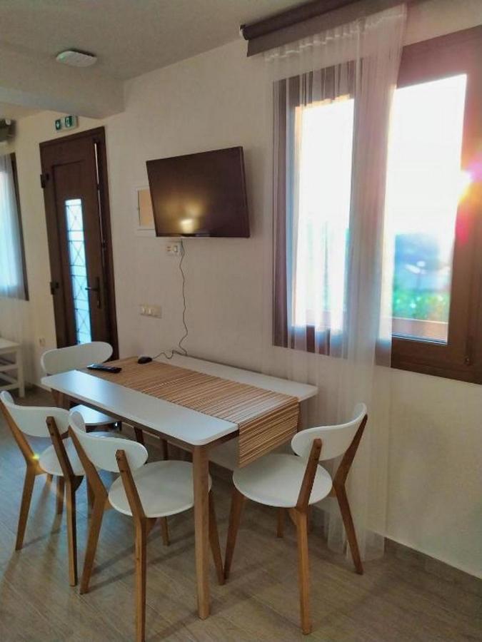 Guesthouse Kastelia กาลัมปากา ภายนอก รูปภาพ