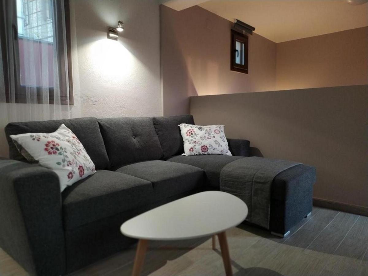 Guesthouse Kastelia กาลัมปากา ภายนอก รูปภาพ