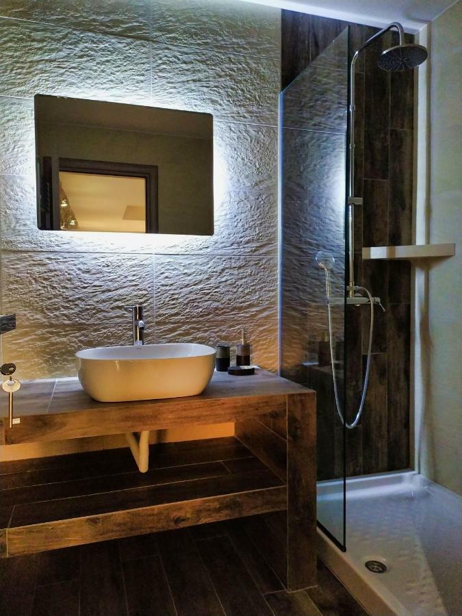 Guesthouse Kastelia กาลัมปากา ภายนอก รูปภาพ