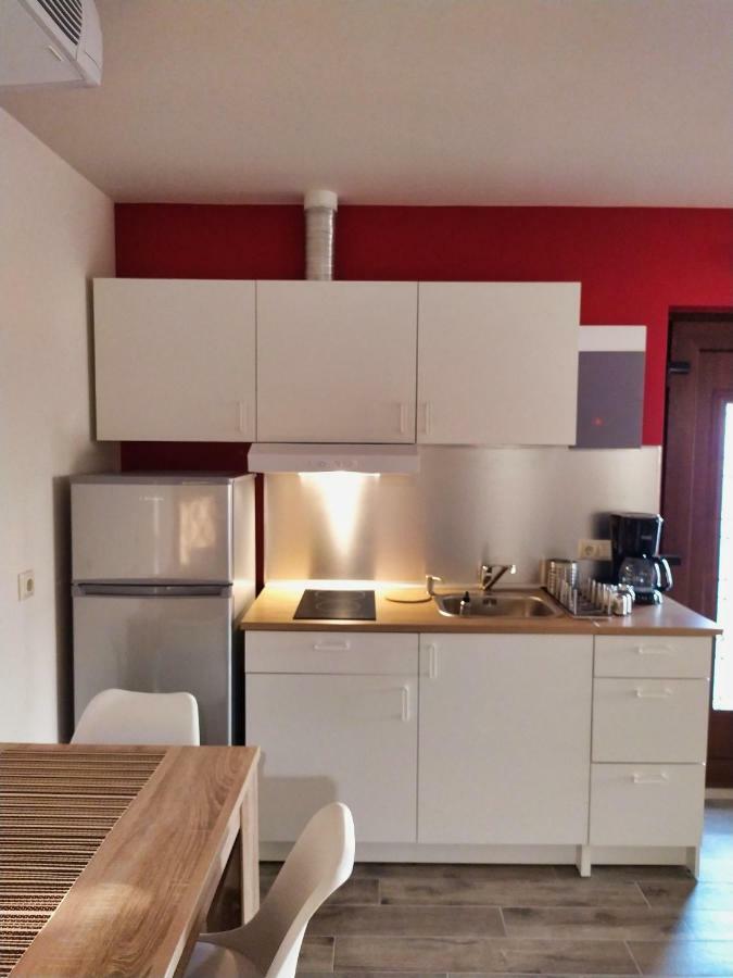Guesthouse Kastelia กาลัมปากา ภายนอก รูปภาพ